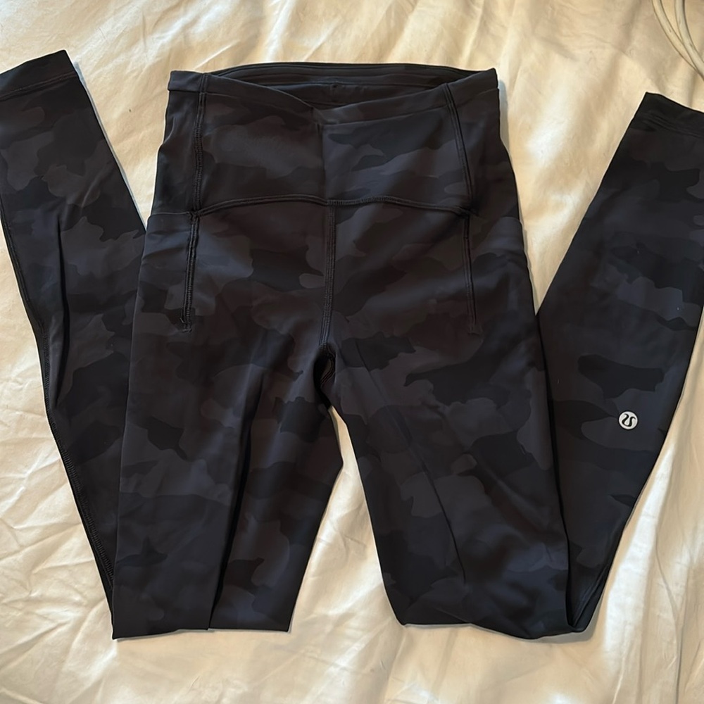 Lululemon black camo Swift Speed High-Rise Tight 28"